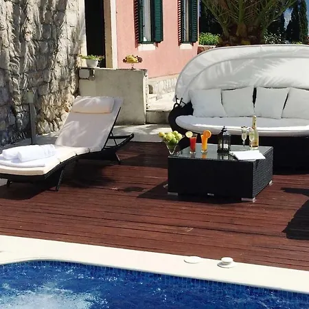 Вилла Charming Heritage On A Luxurious Near Dubrovnik Млини